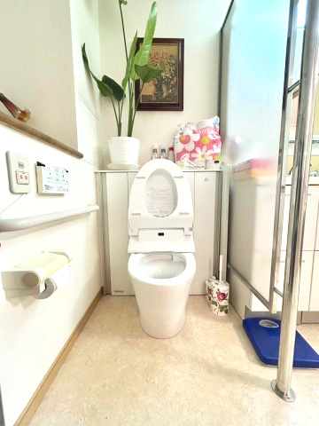 RICイーストコート11番街3番館のトイレ|温水洗浄機付きのトイレとなっております。