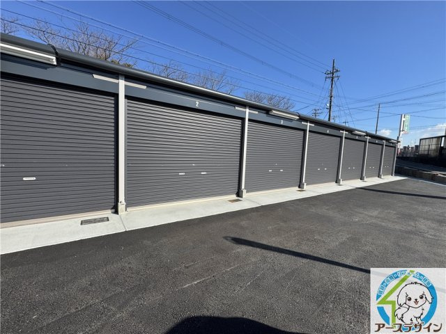 アースガレージ長坂寺の外観