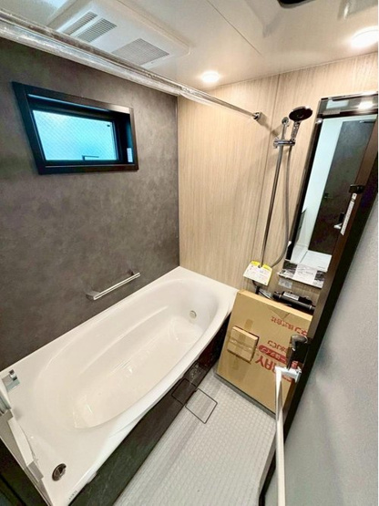 【浴室】 | 小平市花小金井６丁目 | 浴室乾燥機が標準装備のバスルーム。雨の日のお洗濯はもちろん、花粉対策や防カビにも役立ちます♪
