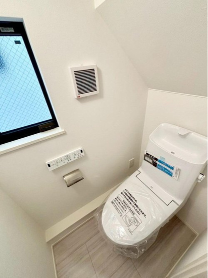 【トイレ】 | 小平市花小金井６丁目 | 温水洗浄便機能付きトイレで清潔にご使用いただけます。