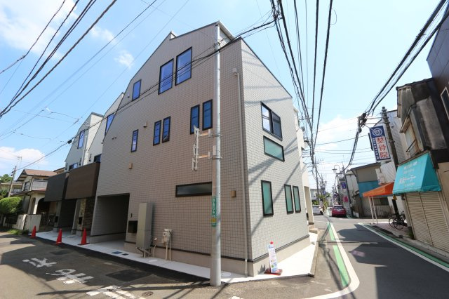 【外観】 | 小平市花小金井６丁目 | 南西角地区画や本地東側は駐車場のため、日照、風通し良好です♪