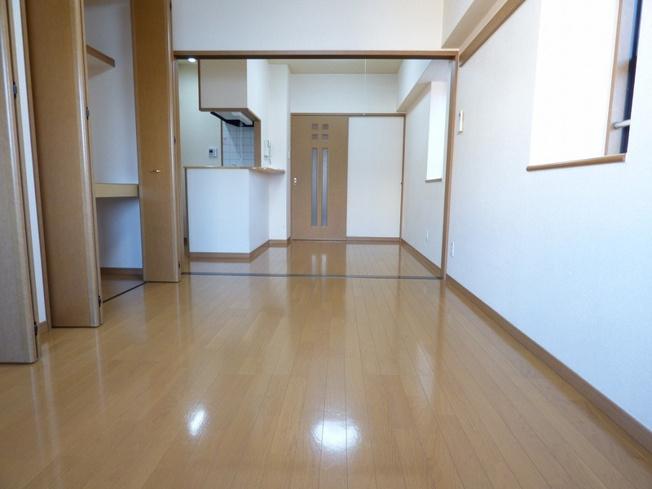 【居間・リビング】 | ソル・レヴェンテ(※弊社管理物件) | 別号室の写真になります。現況優先。