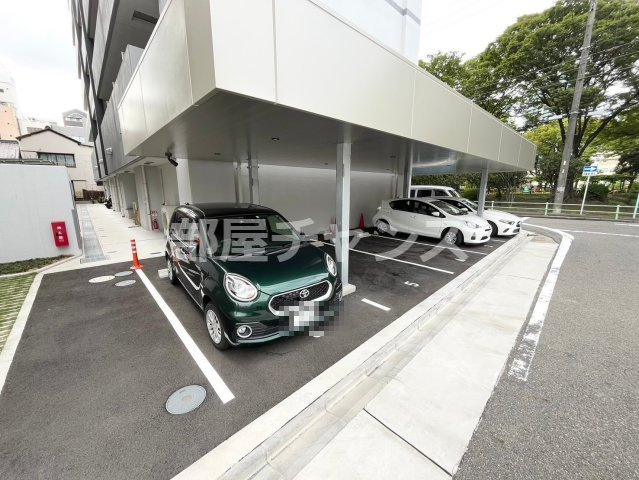 パルティール金山アネックスの駐車場