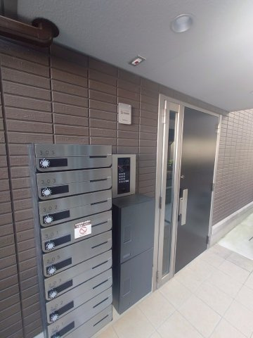 サンシャインヒルズ昭和町のエントランス