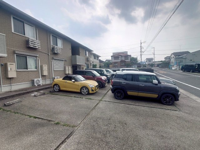 ルミエールの駐車場