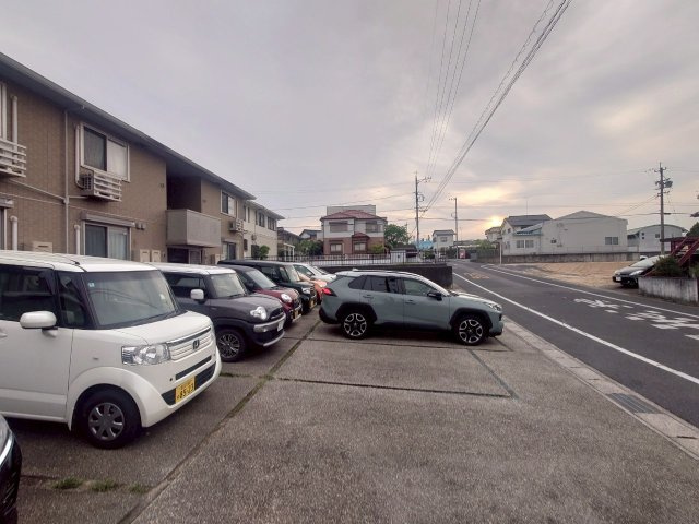 ルミエールの駐車場