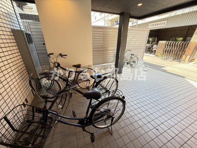 BEE ONE HOUSEの駐車場