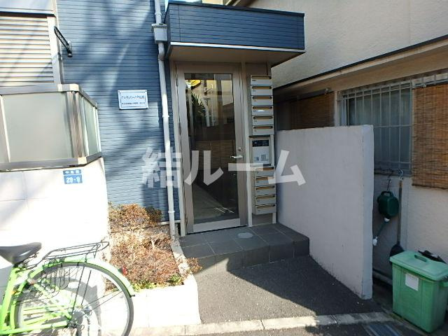 板橋区中板橋のアパートのエントランス