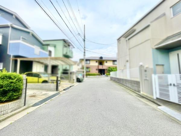 【前面道路含む現地写真】