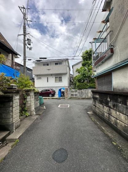 【前面道路含む現地写真】