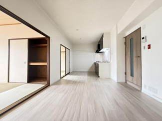 【居間・リビング】 | 進和山科ハイライフ | リビングルーム