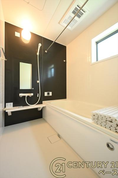 リーブルガーデン東新堂 ３号棟 ／新築一戸建の浴室|■現地撮影写真■ゆったりしたサイズの浴室！足を伸ばしての入浴は疲れも癒してくれます！