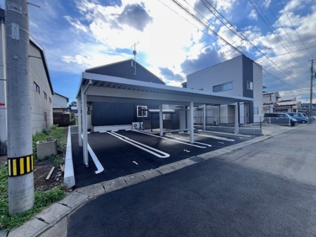 RESUA月が丘の駐車場