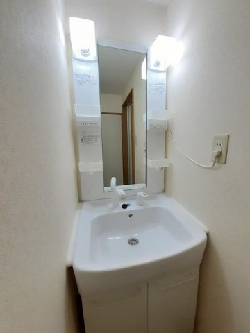 マツモトＧマンションＡの洗面所|ゆったりとスペースのある洗面所