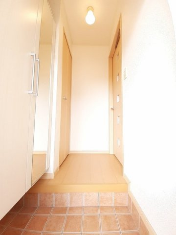 プリマベーラ　Ｂの玄関|収納もある玄関です