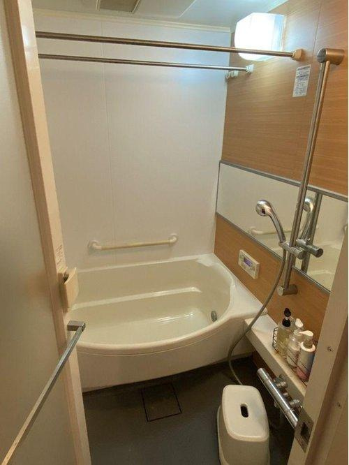 ラフィーネ中萩弐番館の浴室|1日の疲れを癒やす清潔感のあるバスルーム。ゆったりとした浴槽でリラックスタイムを楽しめます。