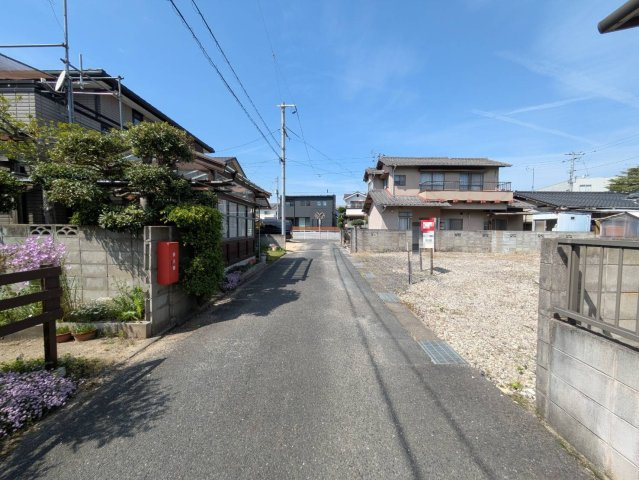岡山市北区加茂 土地の前面道路含む現地写真|◆南⇒北へ撮影。
◆前面道路幅員は4.0mです。