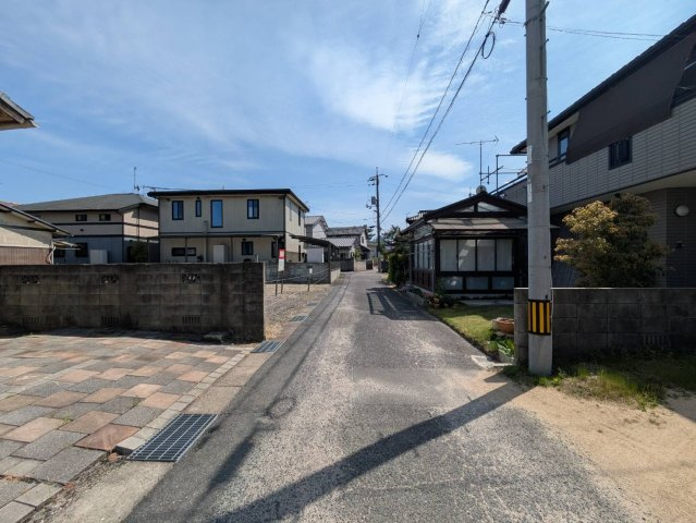 岡山市北区加茂 土地の前面道路含む現地写真|◆北⇒南へ撮影。
◆前面道路幅員は4.0mです。