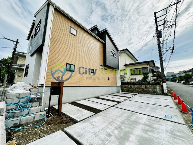 茅ヶ崎市堤　敷地広々新築戸建ての外観