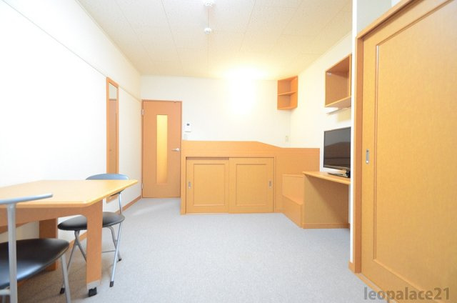 レオパレスディマンシュの居間・リビング|設備・使用は号室により異なる為、現況を優先致します。