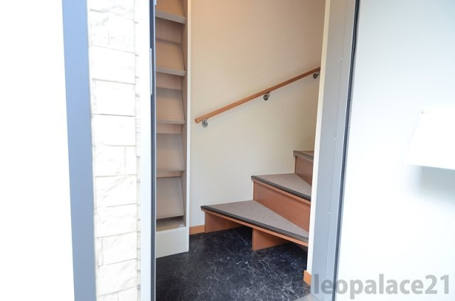 レオパレスディマンシュの玄関|設備・使用は号室により異なる為、現況を優先致します。