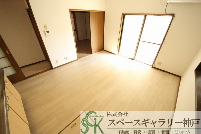 高津橋戸建貸家の居間・リビング