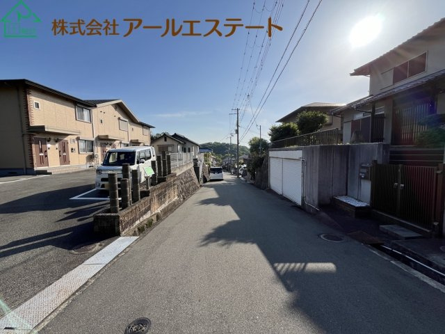 姫路市御立東三丁目　　　　中古戸建の前面道路含む現地写真
