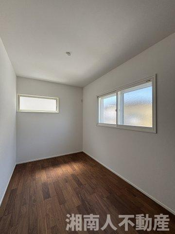 茅ヶ崎市若松町13-2新築戸建ての洋室|落ち着いた色調の洋室です