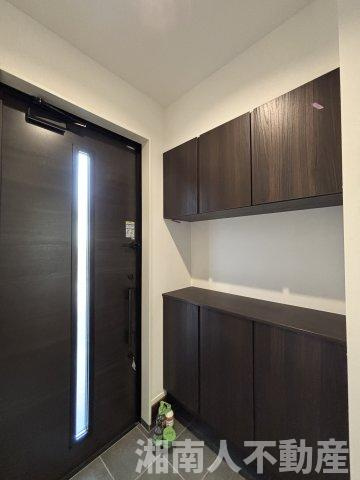 茅ヶ崎市若松町13-2新築戸建ての玄関|ゆったりとした玄関です