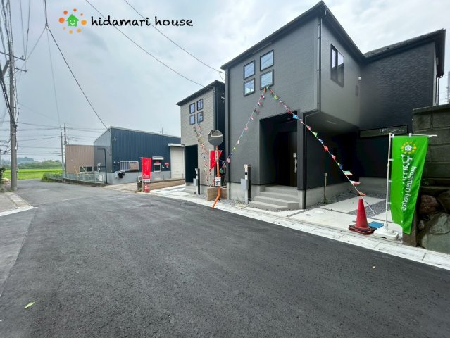 見沼区深作12期　新築戸建　グラファーレ01の前面道路含む現地写真