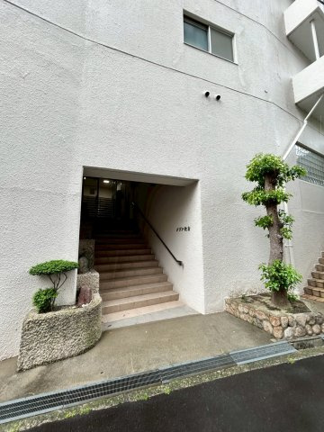 メゾン枚方リバーサイドのエントランス