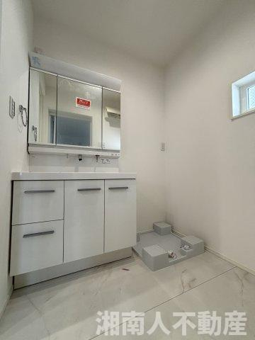 茅ヶ崎市若松町13-2新築戸建ての洗面所|コンパクトで使いやすい洗面所