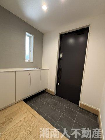 茅ヶ崎市若松町13-2新築戸建ての玄関|玄関です