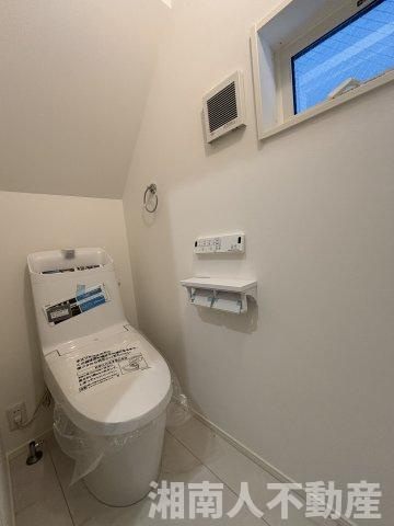茅ヶ崎市若松町13-2新築戸建てのトイレ|清潔感のあるトイレです
