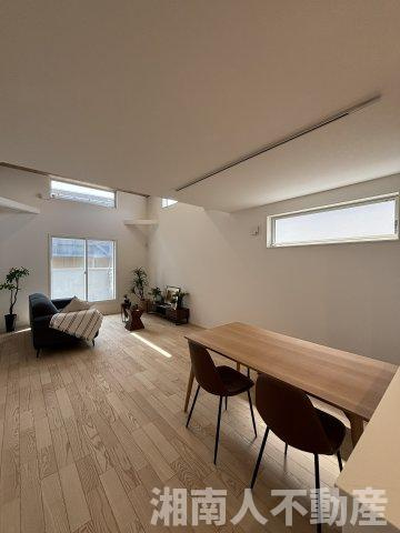 茅ヶ崎市若松町13-2新築戸建ての居間・リビング