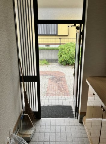 碧南市東山町　中古住宅の玄関