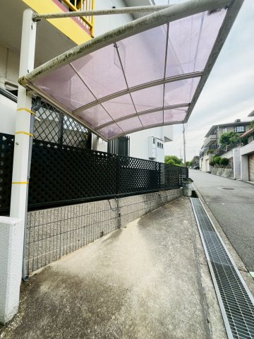 リ・ボーン多聞台の駐車場