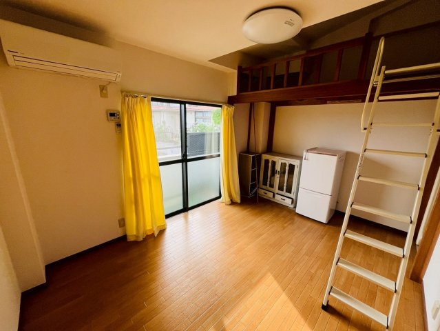 リ・ボーン多聞台の居間・リビング