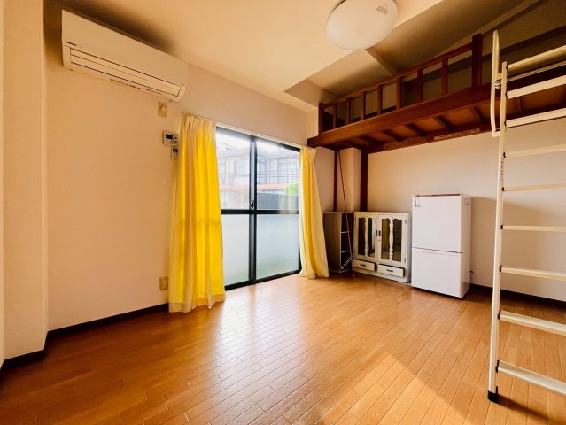 リ・ボーン多聞台の居間・リビング