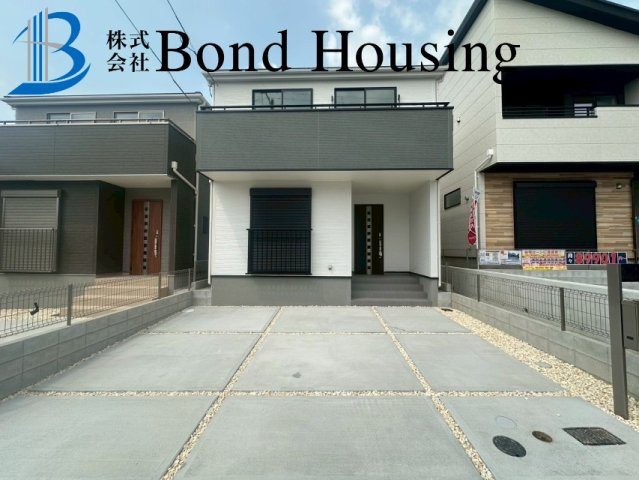 小中学校徒歩10分圏内・お車2台駐車可能　神陵台10期　1号棟の外観