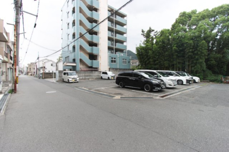 森岡駐車場（広中町線路側）角