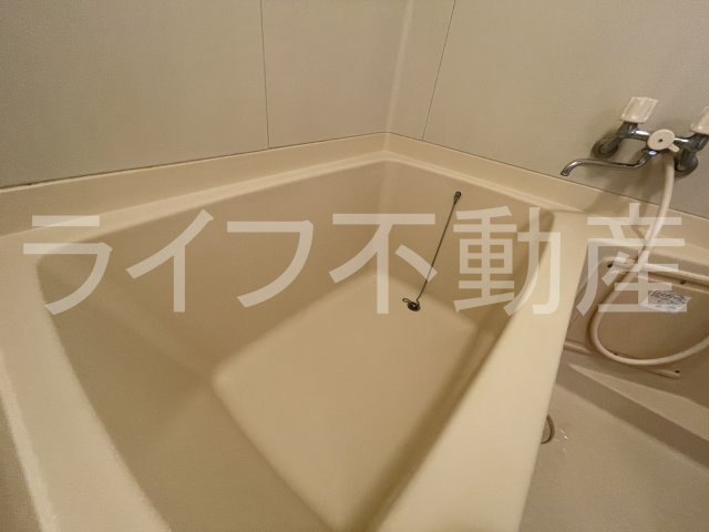 カルム東大阪の浴室|落ち着いた空間のお風呂です