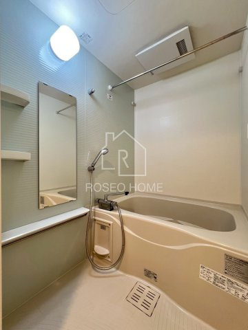 ラ・フォルム本町WESTの浴室