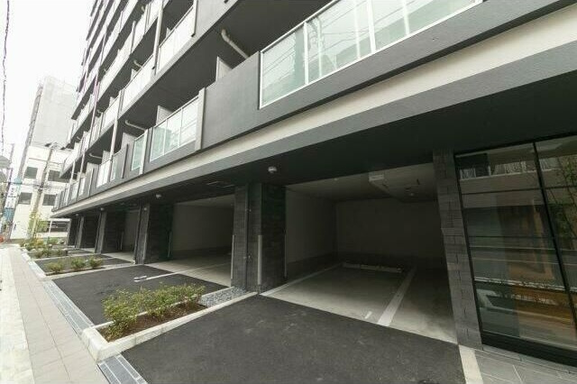 プラウドフラット浅草の駐車場