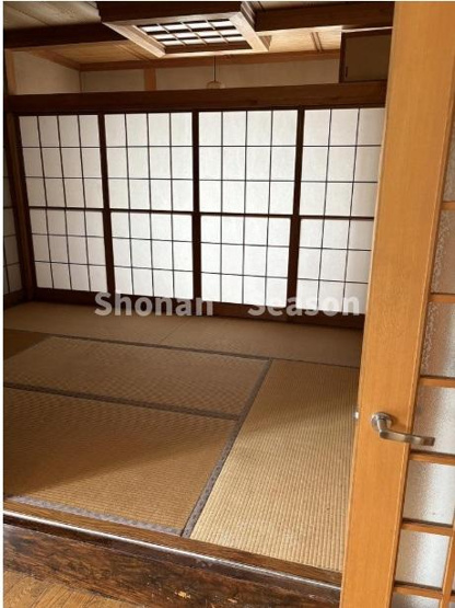 【和室】 | リビングに隣接した和室を開放して一体利用すれば、広々空間に♪♪　

