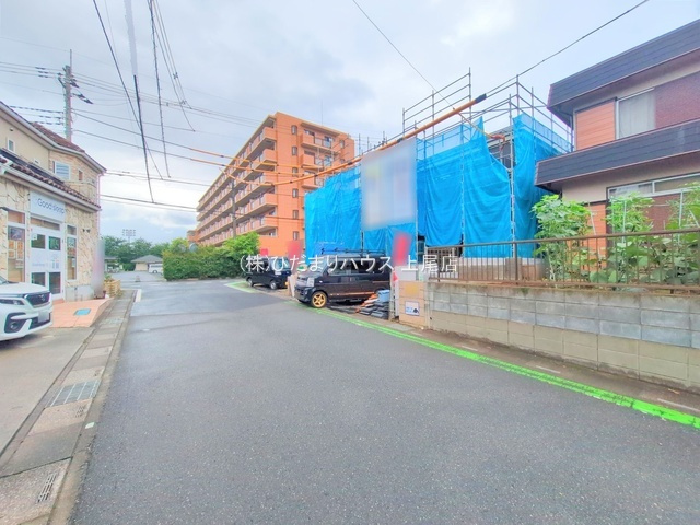 見沼区大谷22期　新築戸建　グラファーレ02の前面道路含む現地写真