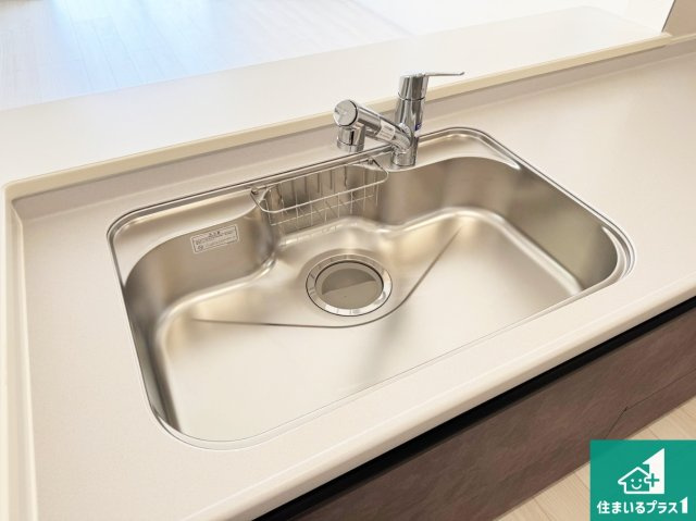 神戸市垂水区神陵台　第10期　新築一戸建ての独立洗面台|蛇口の先端に浄水器を内蔵しています！原水と浄水、お湯と冷水、シャワーの切替えがワンタッチなので用途によって使い分けられます。