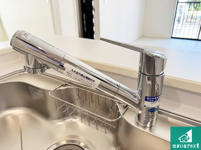 神戸市垂水区神陵台　第10期　新築一戸建ての設備|浄水器を内蔵！炊飯時、お茶を作る時に安心してお水を使えます！お湯と冷水、浄水と原水、シャワーの切替えもワンタッチです！
