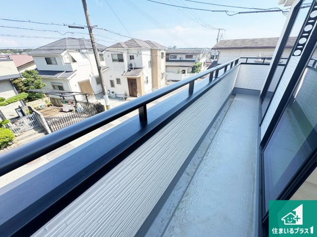 神戸市垂水区神陵台　第10期　新築一戸建てのバルコニー|ワイドバルコニーは洗濯物を干すスペースが広いのでご家族が多くても安心！
