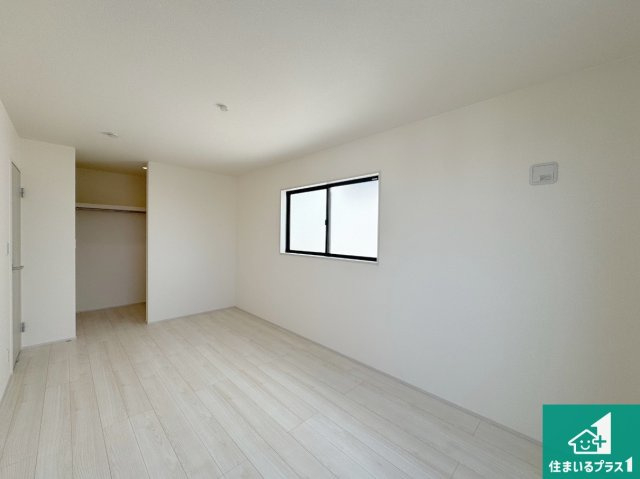 神戸市垂水区神陵台　第10期　新築一戸建ての洋室|収納スペースが充実しているので子供の成長に合わせてたくさん収納ができます！家族構成に合わせた様々な活用ができる収納！